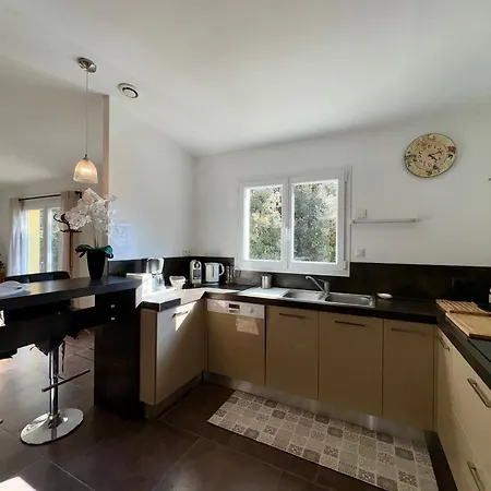 Holiday home Maison Spacieuse A : 11 Pers, Wifi, Terrasse, Proche Et Foret - Fr-1-323-495 Saint-Jean-de-Monts