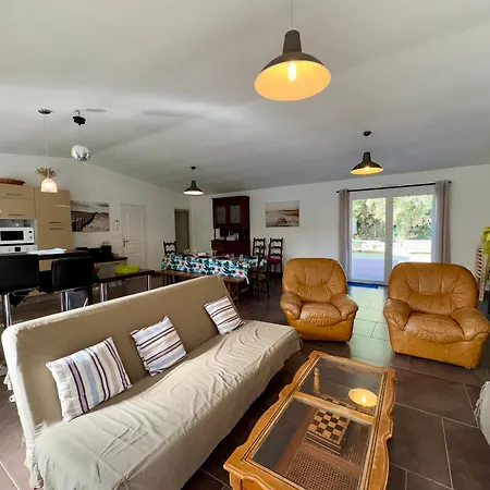 Holiday home Maison Spacieuse A : 11 Pers, Wifi, Terrasse, Proche Et Foret - Fr-1-323-495 *