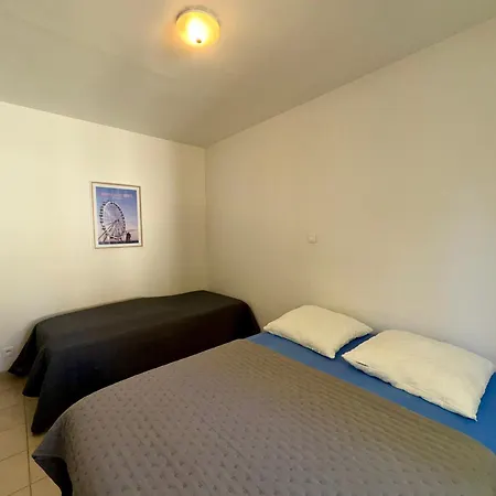 Maison Spacieuse A : 11 Pers, Wifi, Terrasse, Proche Et Foret - Fr-1-323-495 Holiday home Saint-Jean-de-Monts